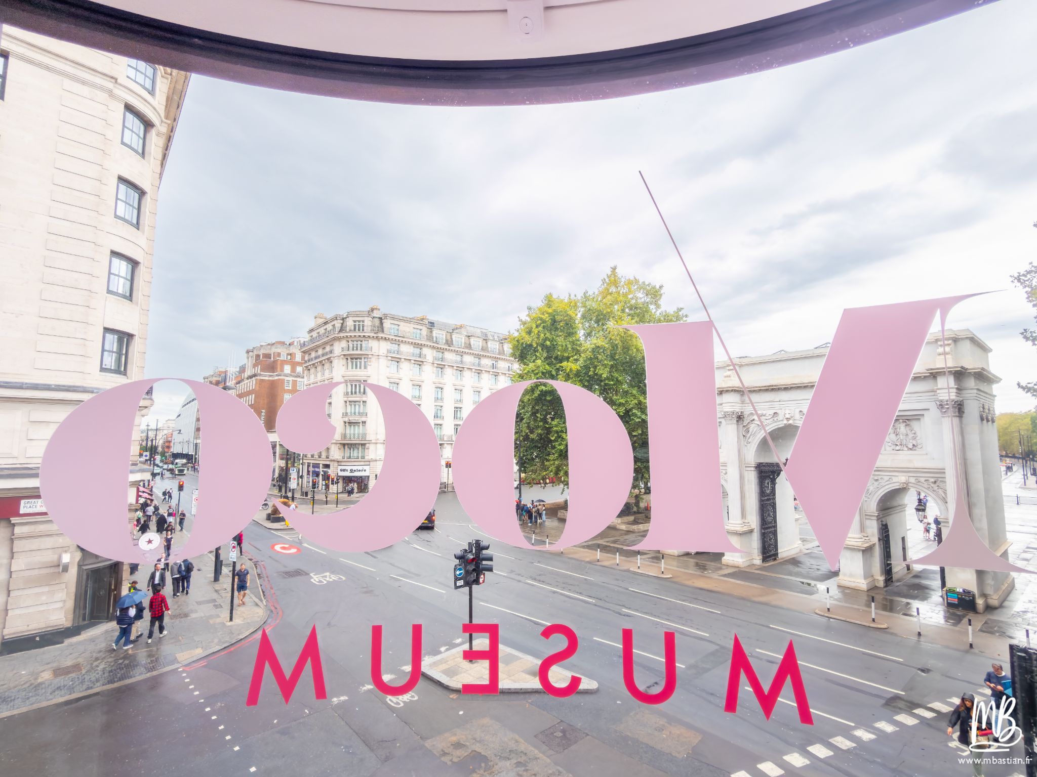20260827 Londres MB 18